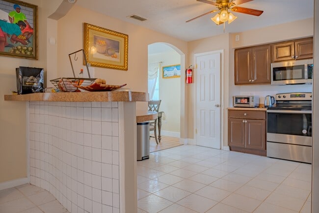 Building Photo - 6203 Tebbetts Dr