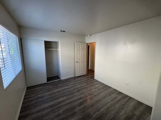Building Photo - Beautiful home with option to expand