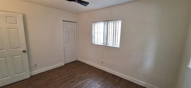 Building Photo - 1150 NW 23rd Ave