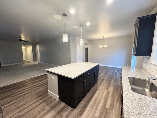 Building Photo - Beautiful Newer Built 3-Bedroom, 2 bath Home in Meadows at West Highlands