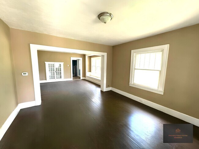 Building Photo - 1302 Lindley Ave
