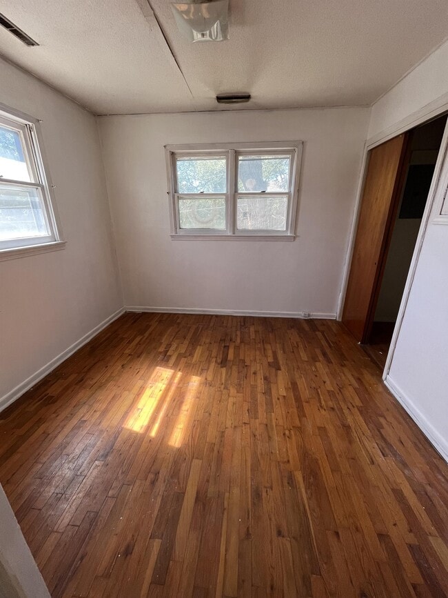 Building Photo - 300 Zoll St