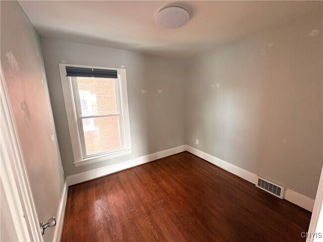 Building Photo - 90 Washington St