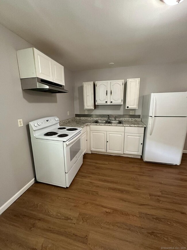 Primary Photo - 50 Hunters Ave