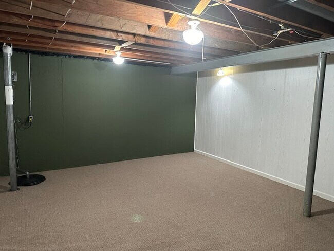 Building Photo - 3 Bedroom 2 Bathroom in Parkway North School District!
