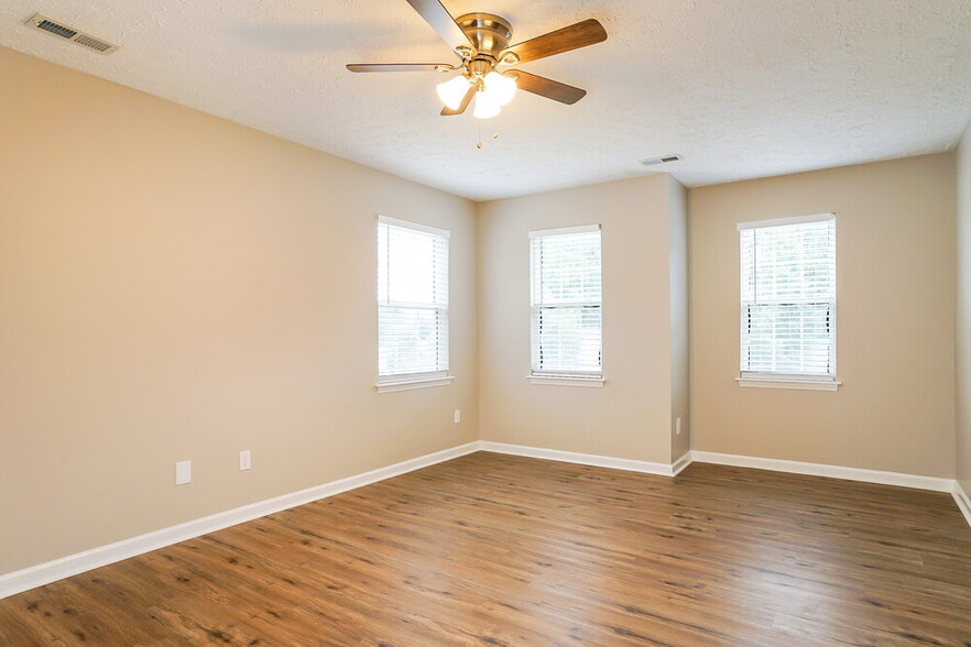 Building Photo - 3033 Slippery Elm Dr