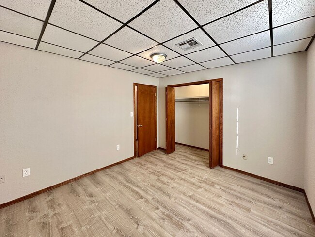 Building Photo - 4647 W Gore Blvd