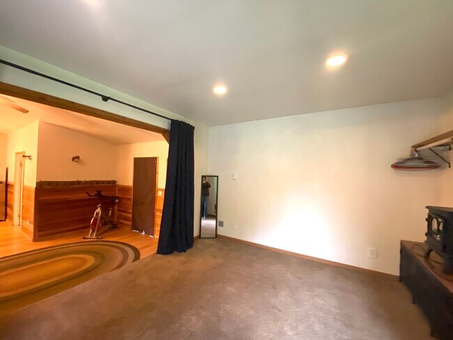 Building Photo - 60 W Puyallup Dr