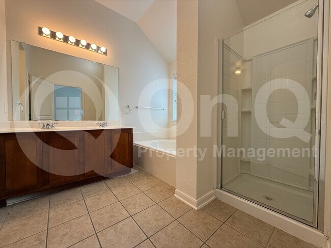 Building Photo - 2716 Watercress Dr