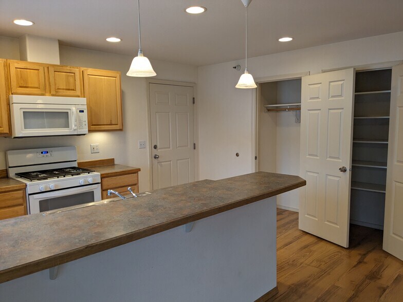 Building Photo - 540 Eyak Dr