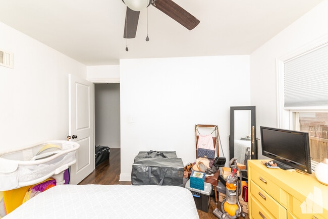 Building Photo - 6114 N Lenox Ave