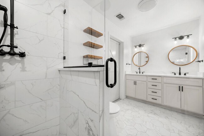 Building Photo - 921 Indian Trail Dr