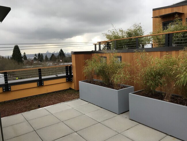 Building Photo - Newer 2 bed / 2.5 bath condo in Bryant Heights.