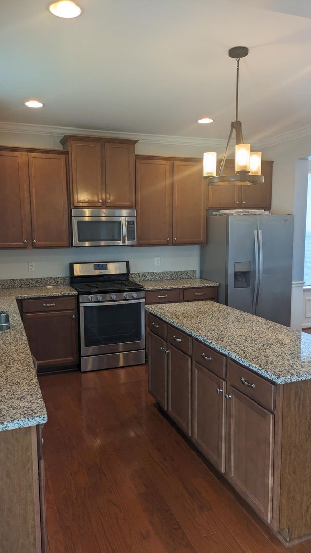 Building Photo - Welcome Home!!! Beautiful 3b 2.5b in Masse...