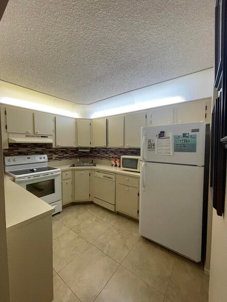 Building Photo - 430 Pine Glen Ln