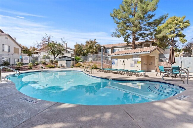 Building Photo - Bright, Modern 2 Bedroom Upstairs Condo, Community Pool, Gated, Covered Parking