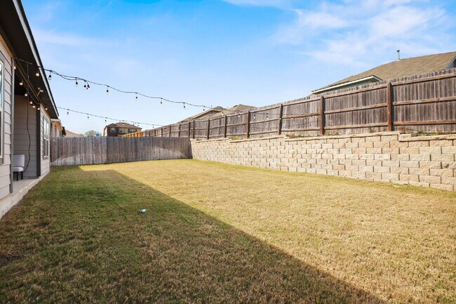 Building Photo - 3/2 Available Now in Converse - 1 MONTH FREE