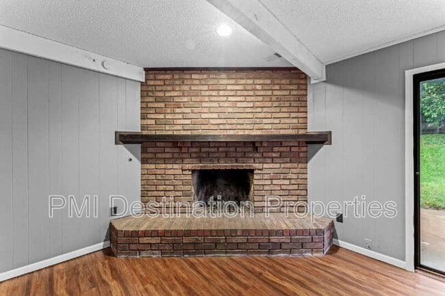Building Photo - 16107 W 141st Terrace
