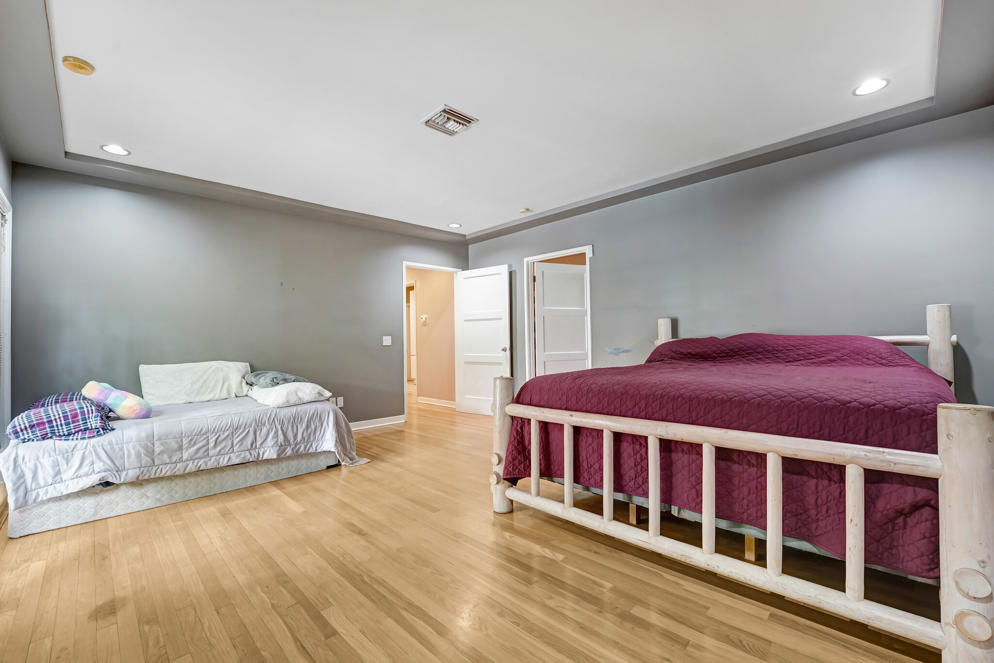 Primary Bed - 10915 White Oak Ave