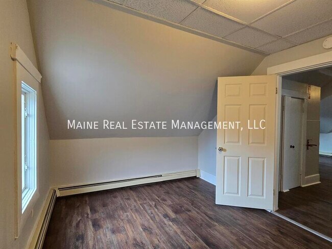 Building Photo - 139 Oak St