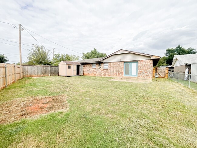 Building Photo - 3 Bed 1.5 Bath - Moore