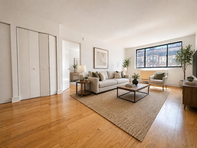 Building Photo - 323 W 96th St