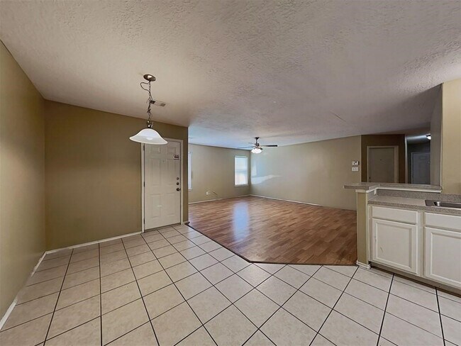 Building Photo - 9726 Gulfstream Dr