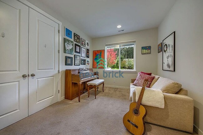 Building Photo - For Rent: 3 Bedroom, 3 Bathroom Home with Den