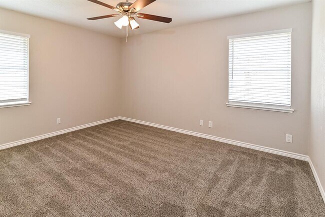 Building Photo - 4303 Trail Lake Dr