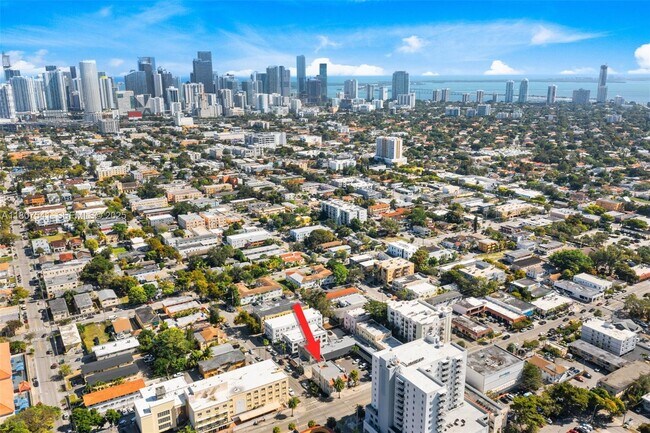 Building Photo - 403 SW 12th Ave