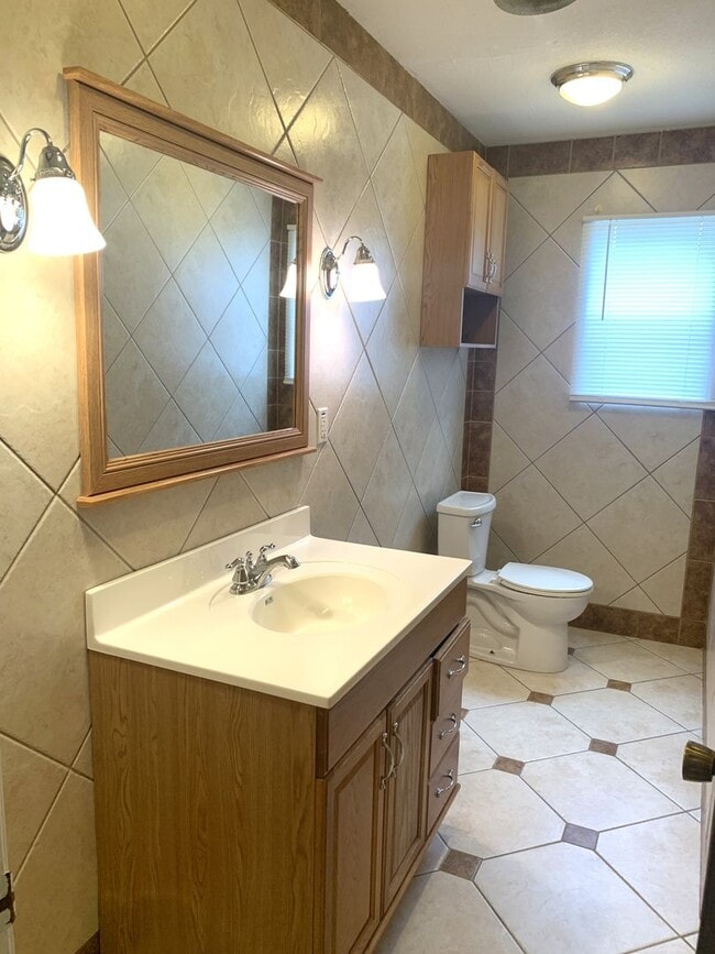 Building Photo - 2808 Persimmon Dr