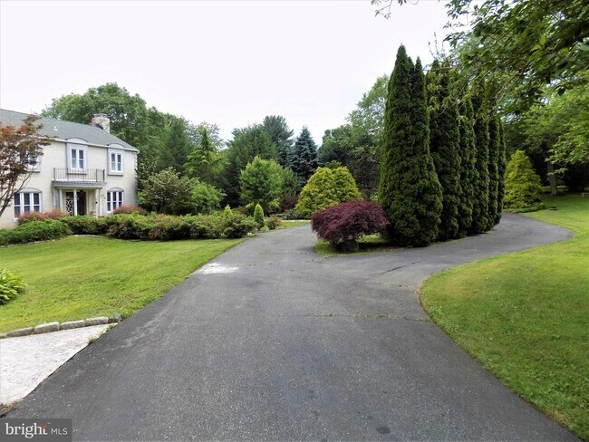 Building Photo - 313 Glenville Rd