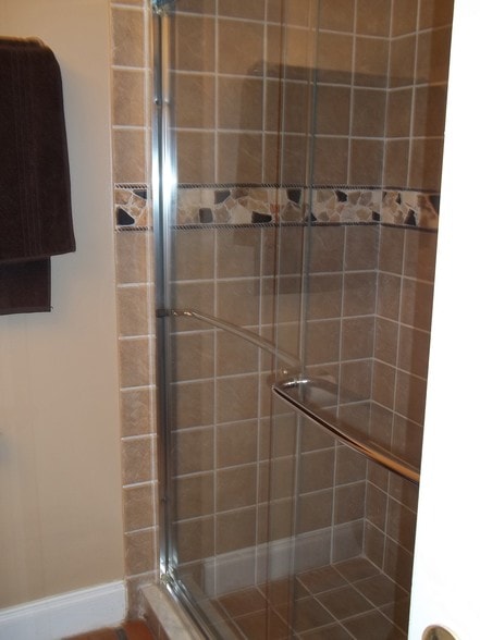 guest shower - 1475 Curlew Ave
