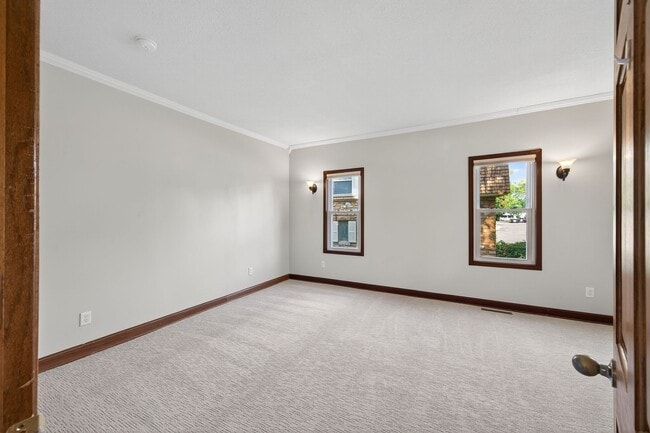 Building Photo - 6 month lease Spacious, 5bd, 2.5 renovated home in Midway!! AVAILABLE NOW