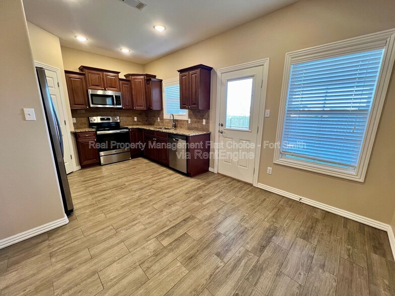 Building Photo - 6709 MARIBETTE RD