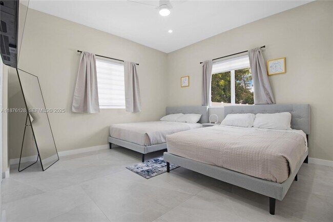 Building Photo - 14840 NE 8th Ave