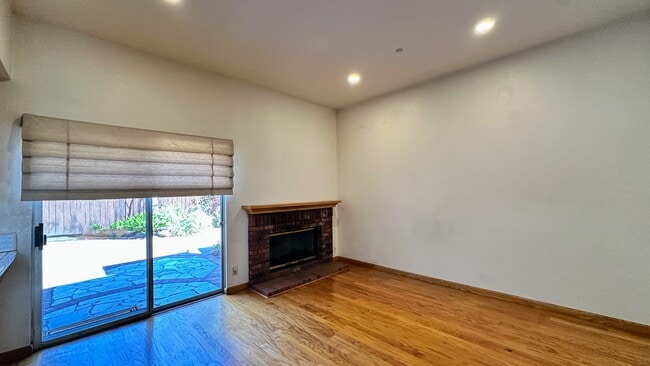 Building Photo - 1743 White Oak Ln