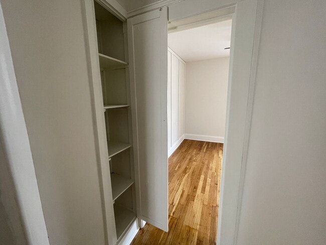 Building Photo - Charming Bungalow