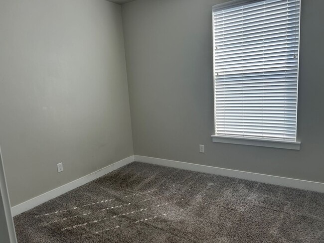 Building Photo - `1747 N Exchange Park Rd #Z-304