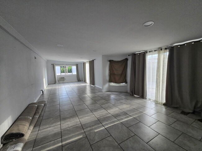 Building Photo - 9622 Stonybrook Dr