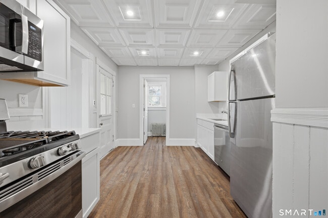 Building Photo - 45 Dunham St