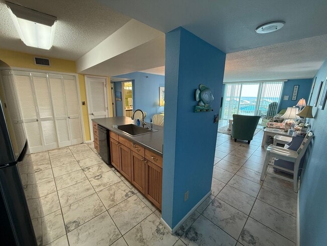 Building Photo - Pensacola Beach - Tristian Towers - 2 bedroom, 2 bathroom - Community Pool & Water views