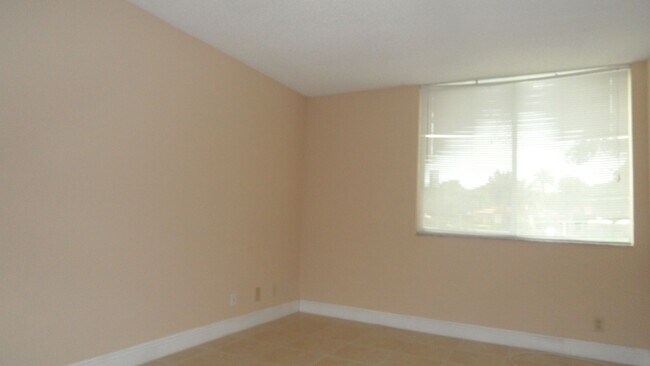 Building Photo - 10749 - Menkin LOJ 7-104 Condo