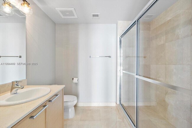 Building Photo - 16275 Collins Ave