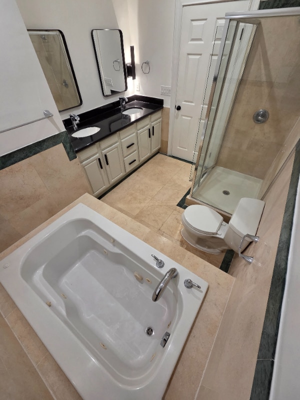 Building Photo - 163 Rae Ave