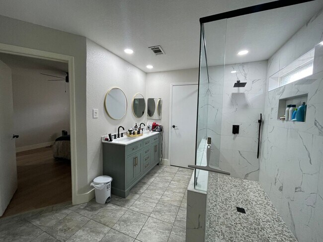 Building Photo - Gorgeous One-Story Home for rent in Euless!