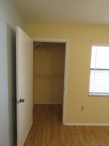 Building Photo - 416 Narvaezi St