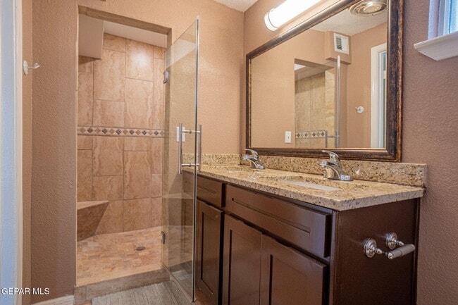 Building Photo - 604 Haverhill Rd