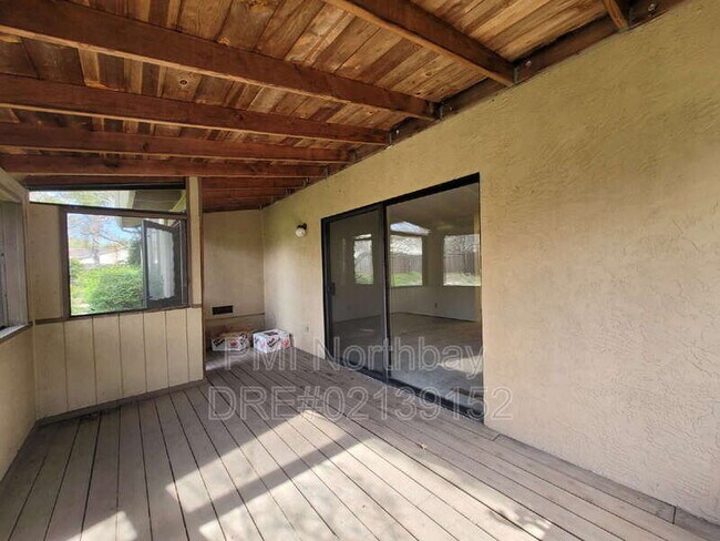 Building Photo - 3552 Larchmont Ct