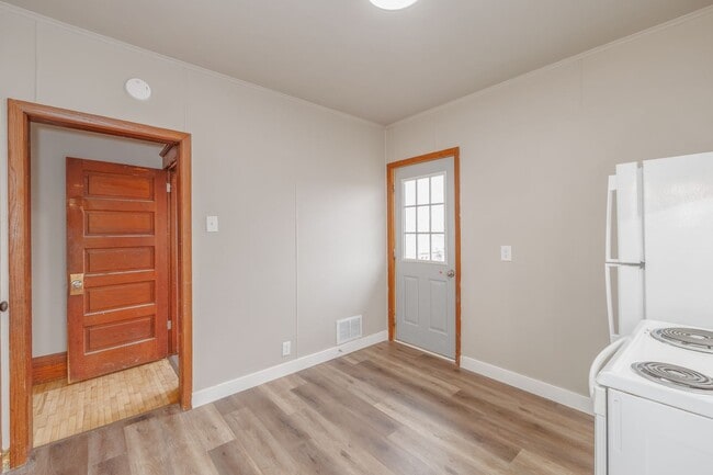 Building Photo - 23 6th St